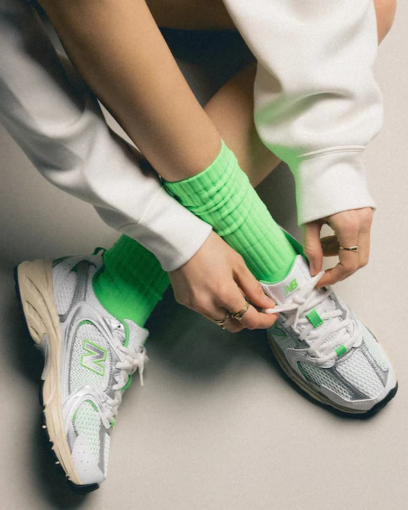 New_Balance_530_Sneaker_Wit_Groen_on_feet