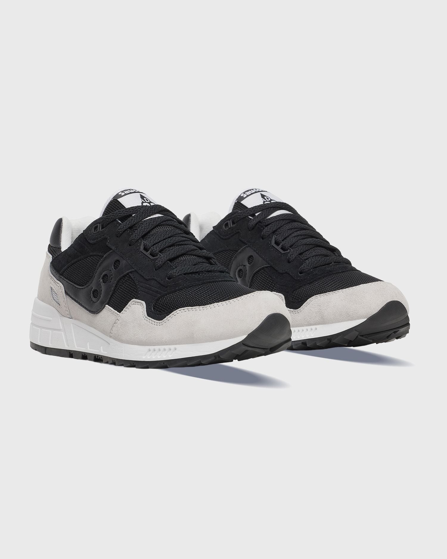 SauconyShadow5000Zwartgrijszijaanzicht