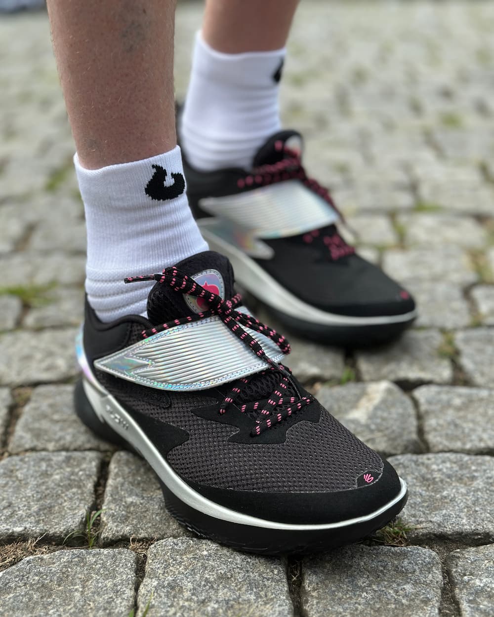 Under_Armour_Curry_Fox_1_Basketbalschoen_Zwart_on_feet_1