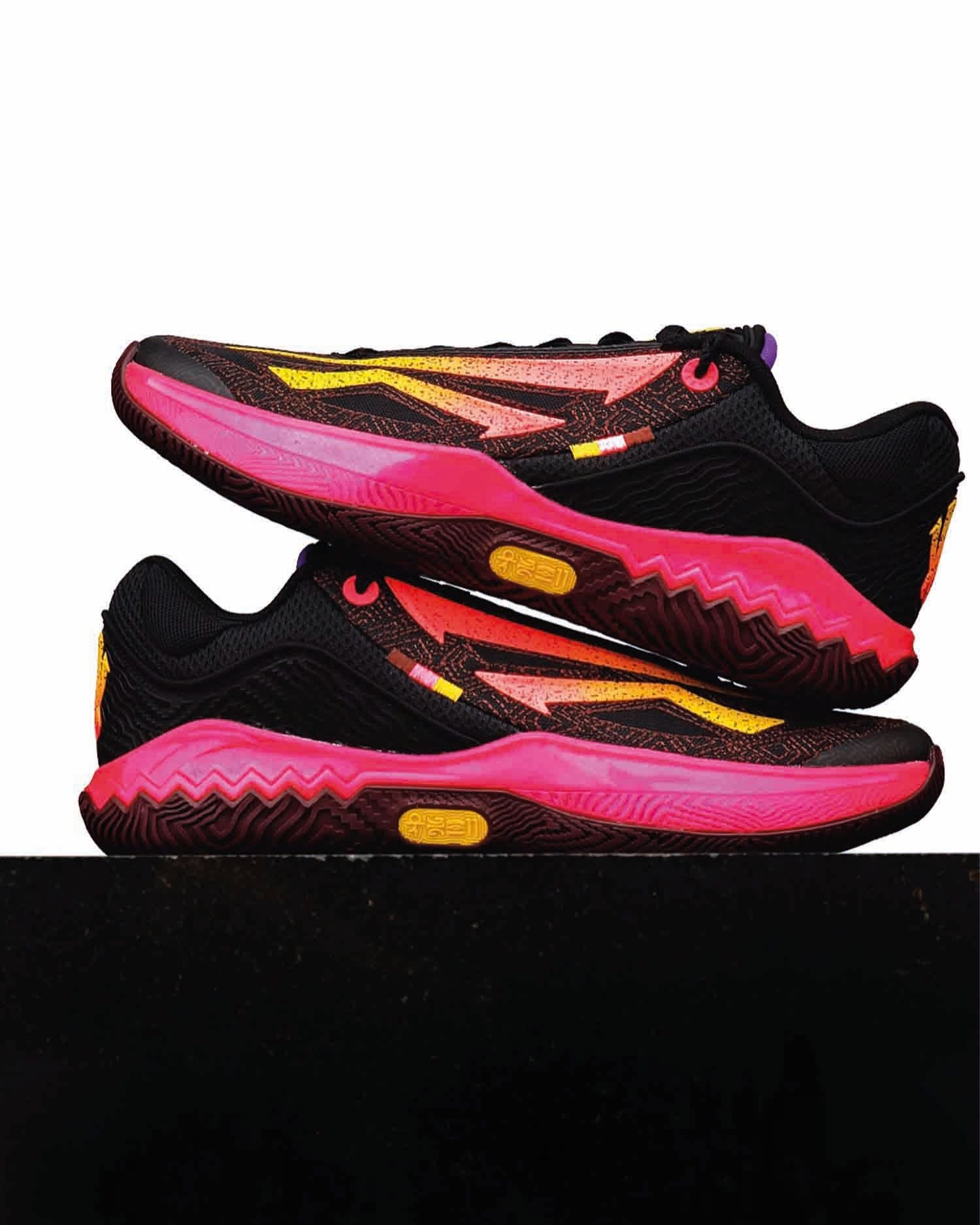 Anta_KAI_Speed_2_Blaze_Zwart_marketing