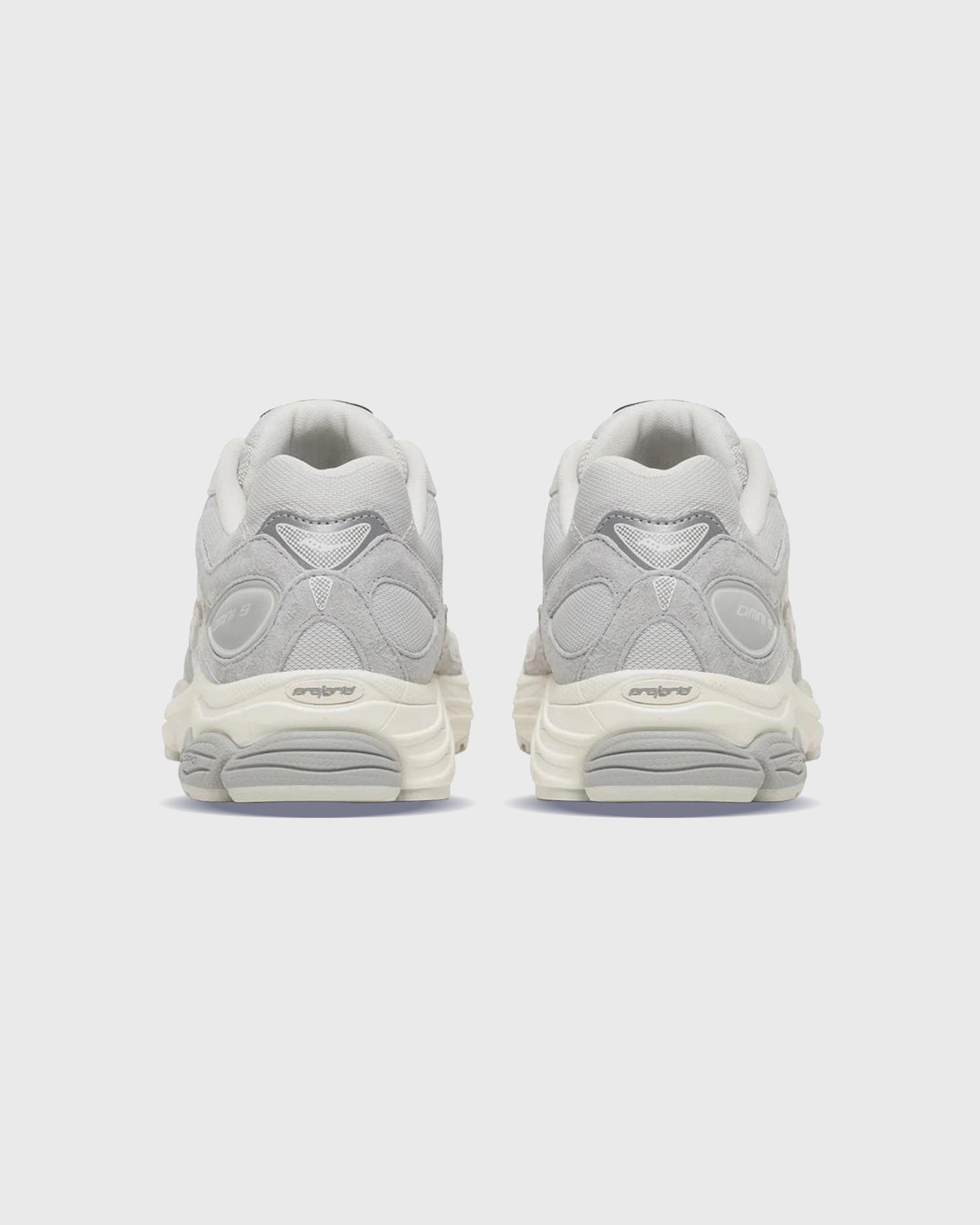 saucony-progrid-omni-9-sneaker-lichtgrijs-achteraanzicht